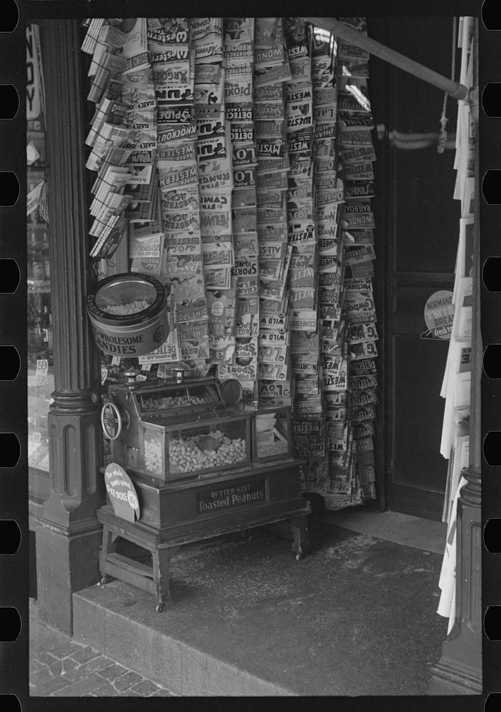 Newsstand, Manchester, New Hampshire. Sourced from the Library of Congress.