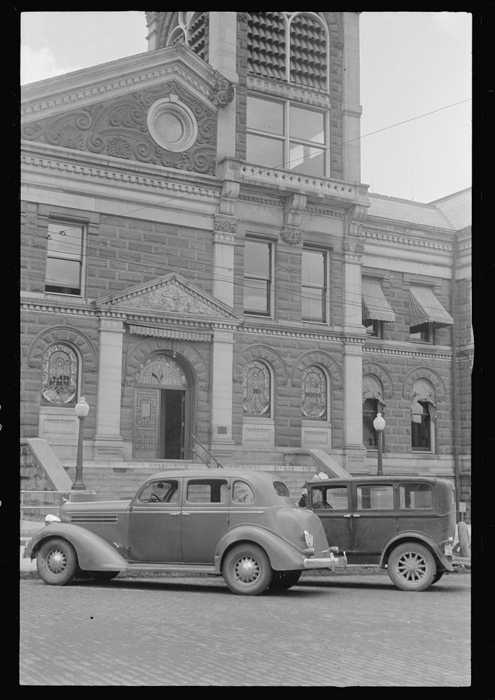 County courthouse, Circleville, Ohio. Sourced from the Library of Congress.