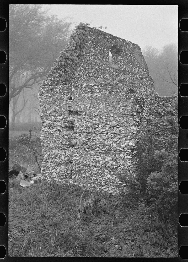 Tabby construction. Ruins of supposed Spanish mission, St. Marys, Georgia. Sourced from the Library of Congress.
