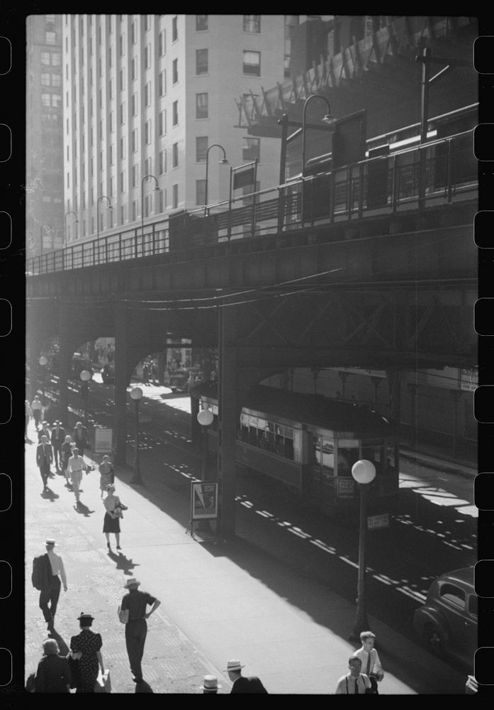 [Untitled photo, possibly related to: Five o'clock crowds, Chicago, Illinois]. Sourced from the Library of Congress.