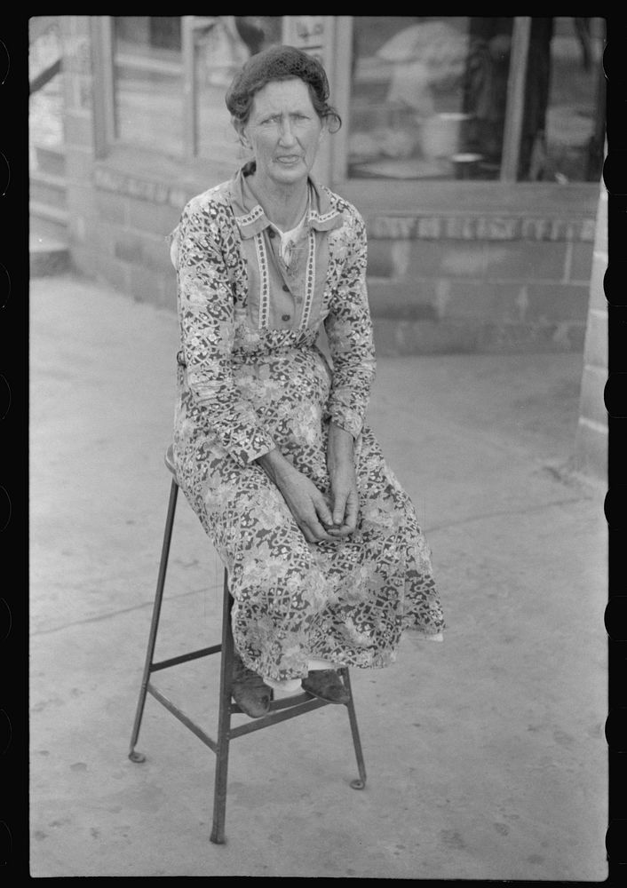 Wife of migrant fruit worker, Berrien County, Michigan. Sourced from the Library of Congress.