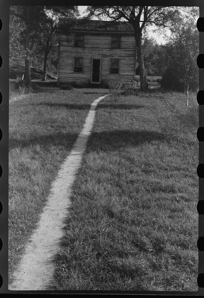 Home of FSA (Farm Security Administration) borrower. Saint Mary's County, Maryland. Sourced from the Library of Congress.