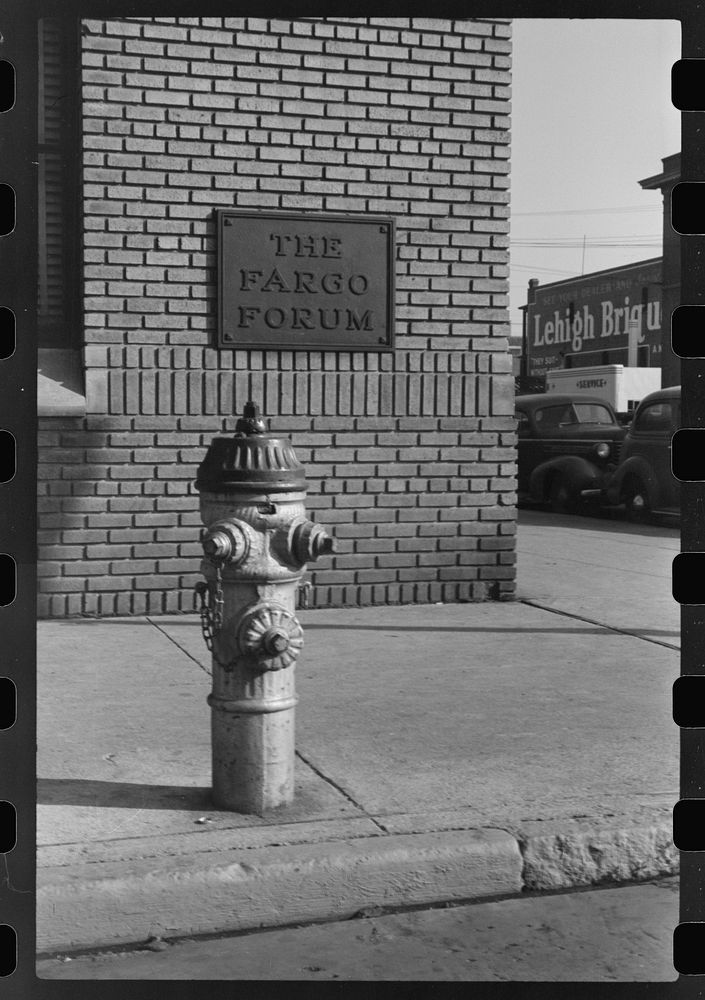 Street corner, Fargo, North Dakota. Sourced from the Library of Congress.