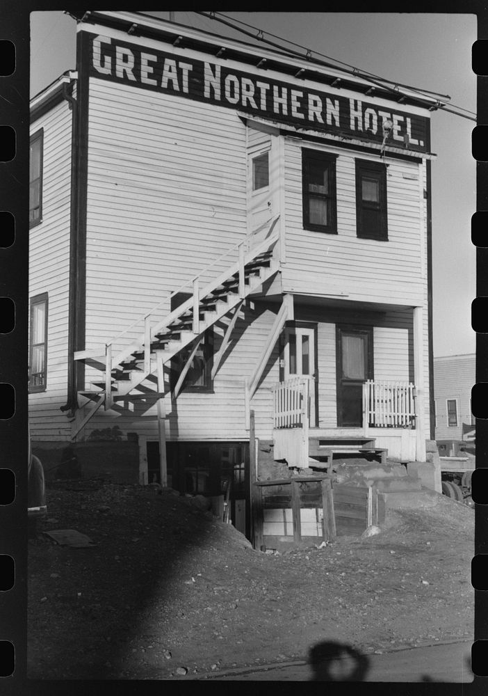 Hotel, Minot, North Dakota. Sourced from the Library of Congress.