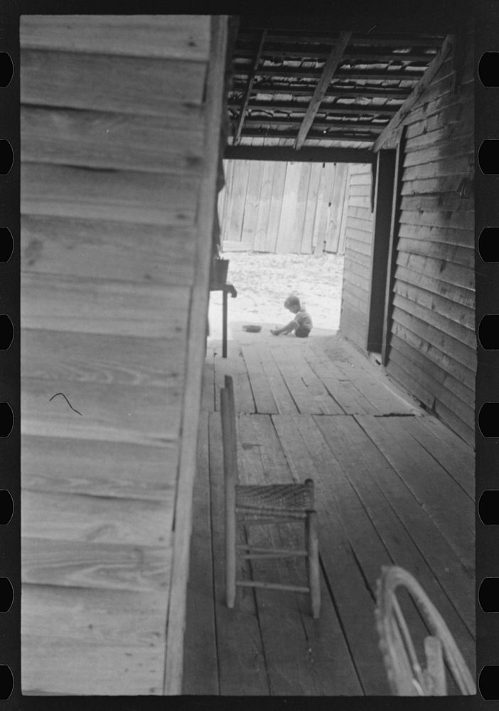 Dog run of Floyd Burroughs' home. Hale County, Alabama. Sourced from the Library of Congress.