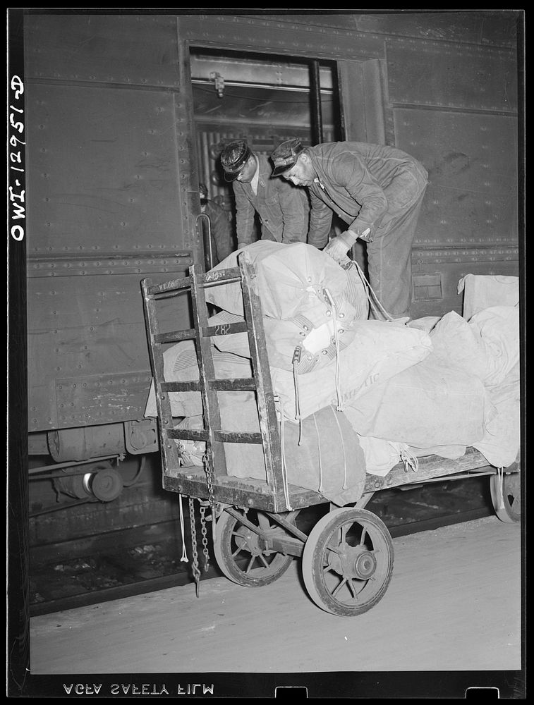 Washington, D.C. Unloading mail from a mail car. Sourced from the Library of Congress.