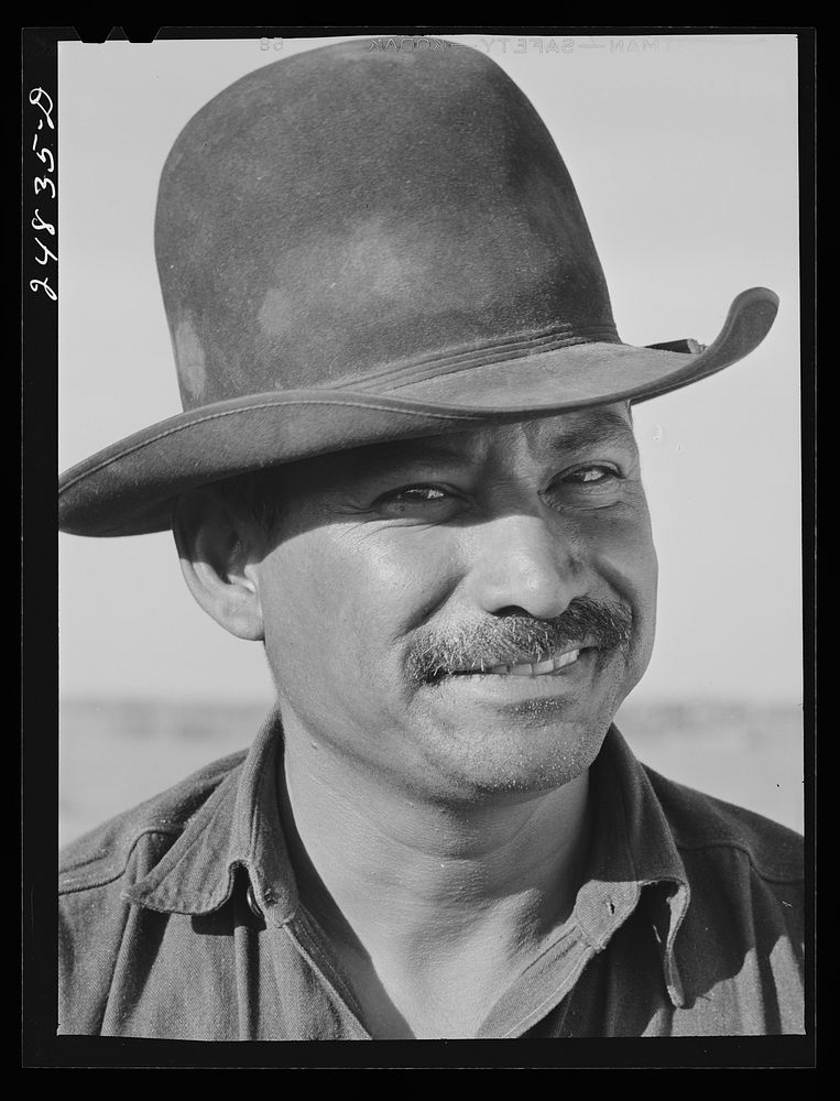 Migratory farm worker. Robstown camp, Robstown, Texas. Sourced from the Library of Congress.