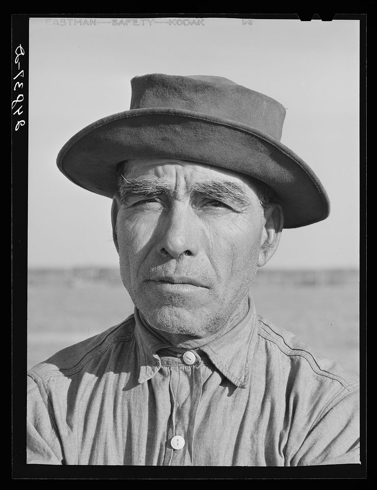 Migratory farm worker. FAS (Farm Security Administration) camp, Robstown, Texas. Sourced from the Library of Congress.