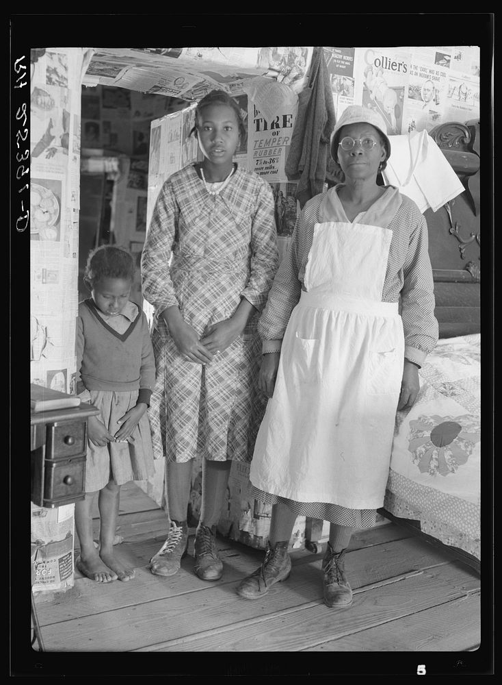 Inhabitants of Gees Bend, Alabama. Sourced from the Library of Congress.