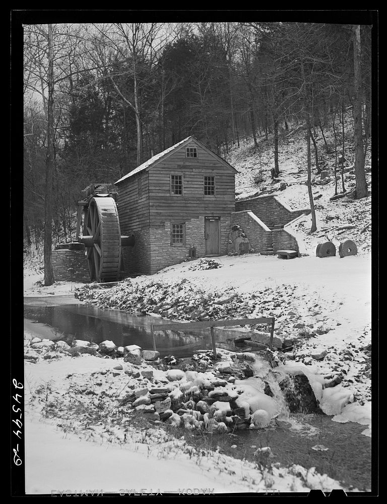 [Untitled photo, possibly related to: Norris, Tennessee (vicinity). Old mill]. Sourced from the Library of Congress.