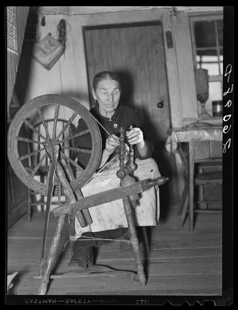 Minnie Knox spinning wool. Garrett County, Maryland. Sourced from the Library of Congress.