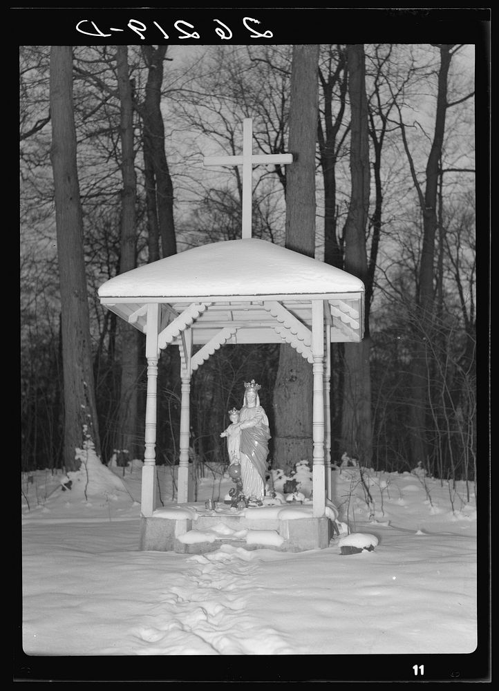 Roadside shrine near Carthage, New York. Jefferson County. Sourced from the Library of Congress.