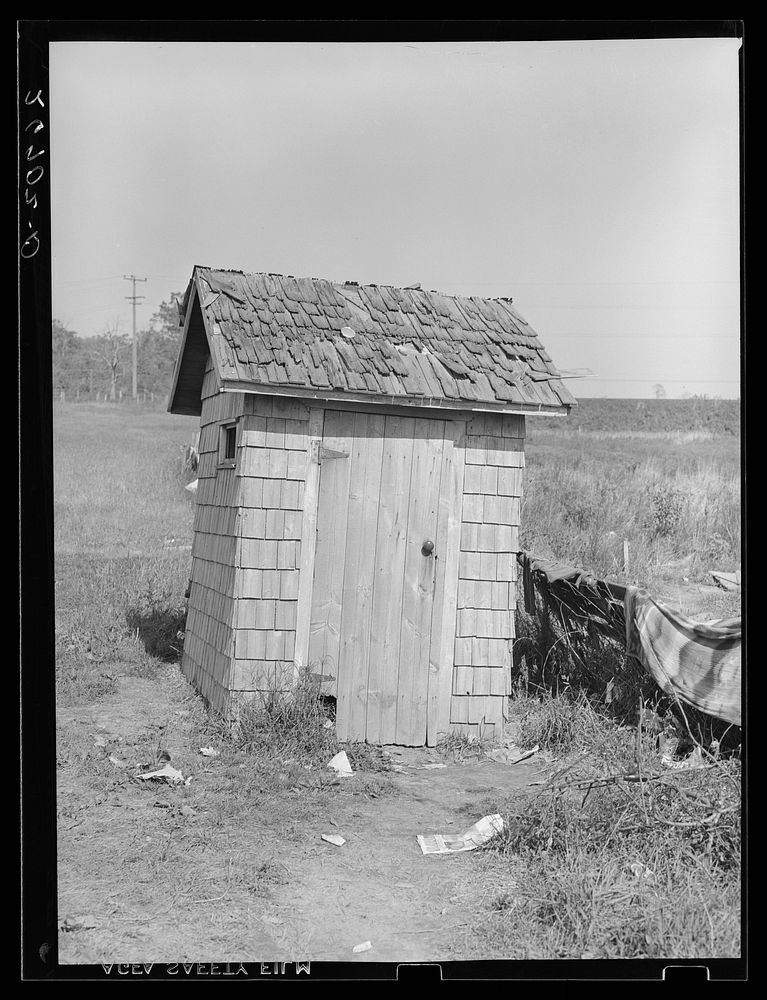 Privy behind farm laborer's shack. "Eighty Acres," Glassboro, New Jersey. Sourced from the Library of Congress.