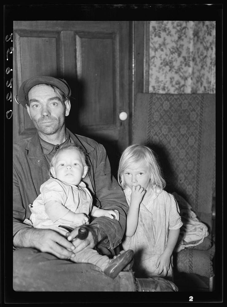 Ellery Shufelt with his children. Albany County, New York. Sourced from the Library of Congress.