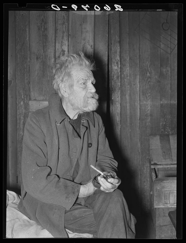 Bear Hill, Garrett County, Maryland. Cub Ryman, a ninety-four year-old native. Sourced from the Library of Congress.