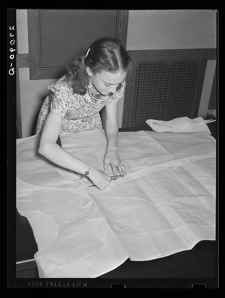 Cutting a pattern in sewing class. Greenbelt, Maryland. Sourced from the Library of Congress.
