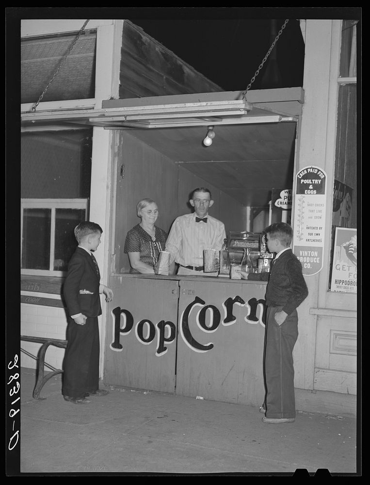 Popcorn stand. Grundy Center, Iowa. Sourced from the Library of Congress.