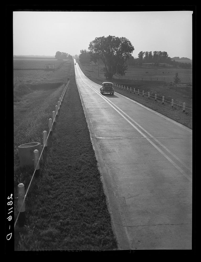 Highway through Hardin County, Iowa. Sourced from the Library of Congress.