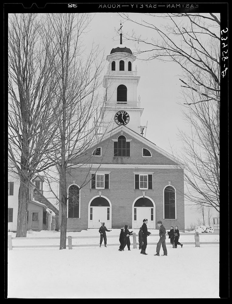 Old school near Haverill, New Hampshire. Sourced from the Library of Congress.