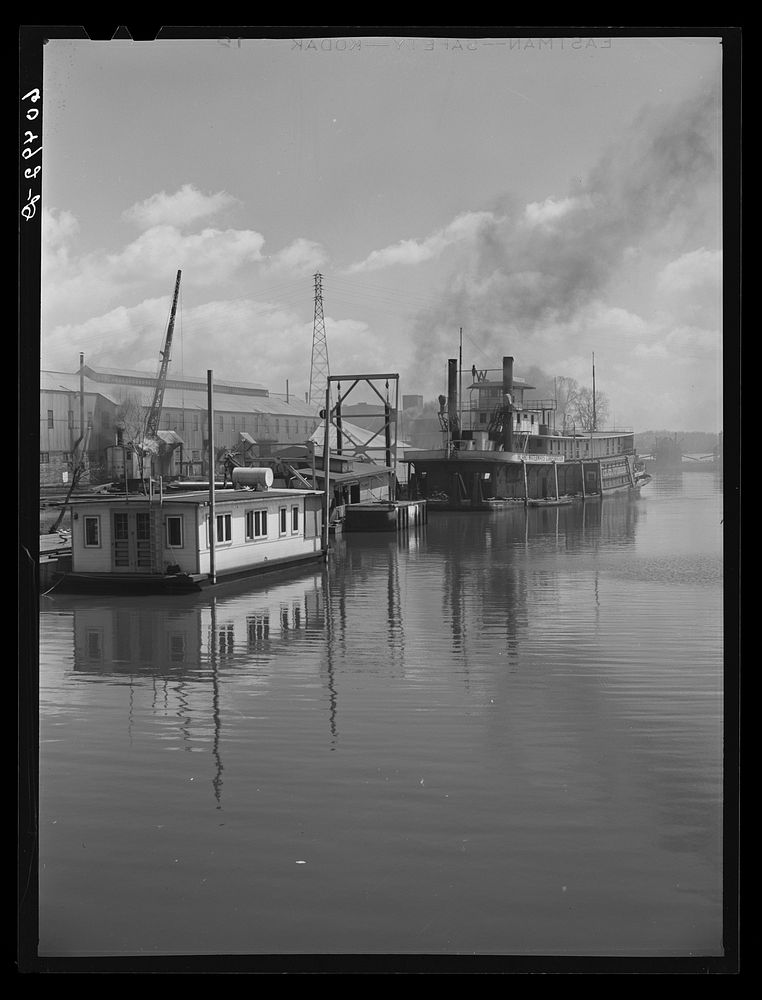 Riverfront. Dubuque, Iowa. Sourced from the Library of Congress.
