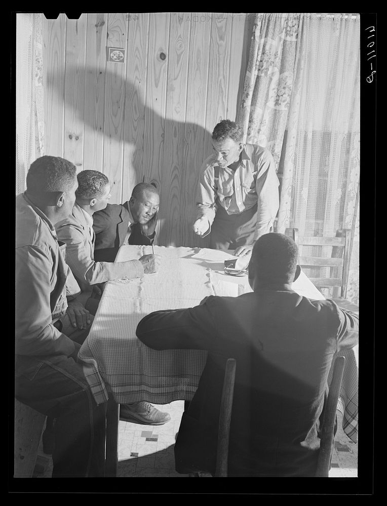 Meeting of farmers at Southeast Missouri project to discuss problems. Sourced from the Library of Congress.