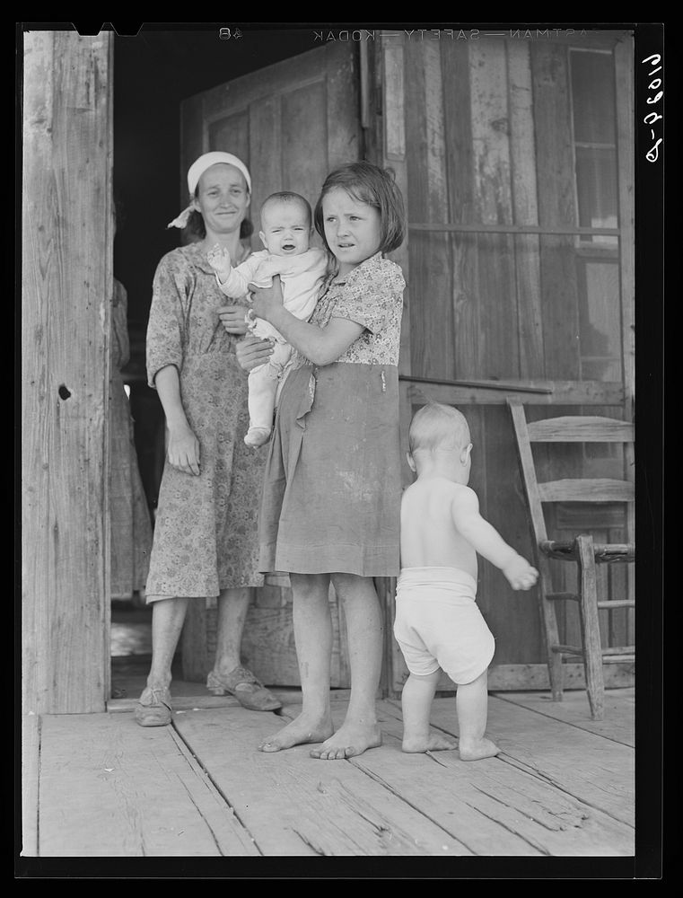 Sharecroppers' children. New Madrid County, Missouri. Sourced from the Library of Congress.