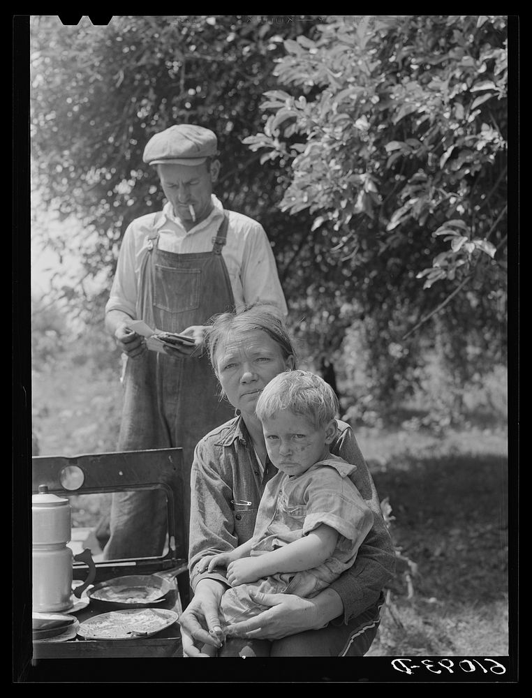 Migrant fruit worker and part of his family. Berrien County, Michigan. Sourced from the Library of Congress.