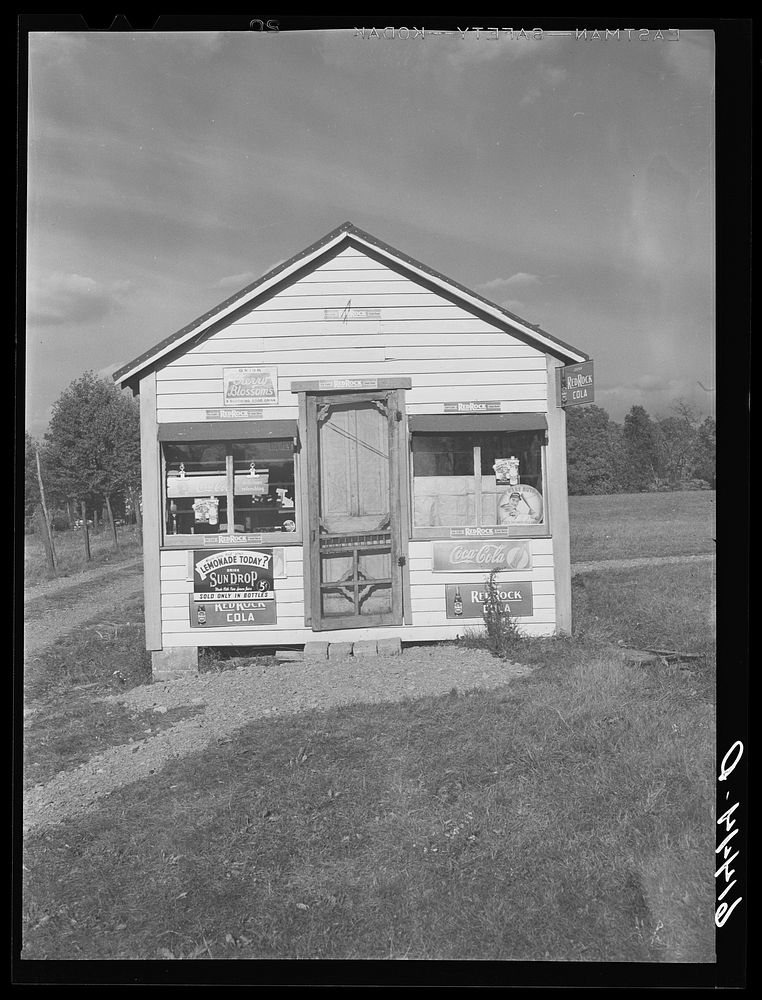 Small general store in the hills of Ross County, Ohio. Sourced from the Library of Congress.