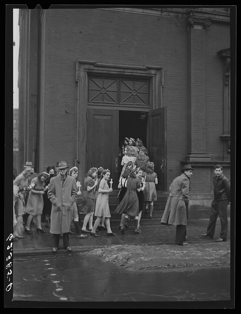 Sunday morning. Pittsburgh, Pennsylvana. Sourced from the Library of Congress.