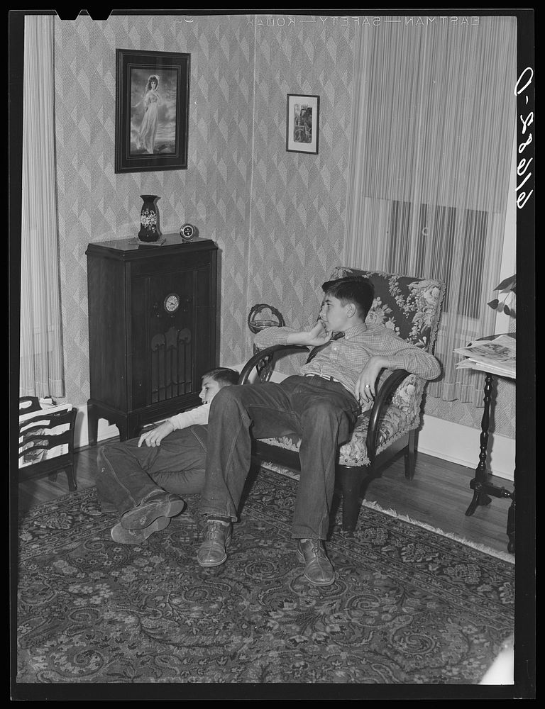 Schulstad boys listening to radio. Aberdeen, South Dakota. Sourced from the Library of Congress.
