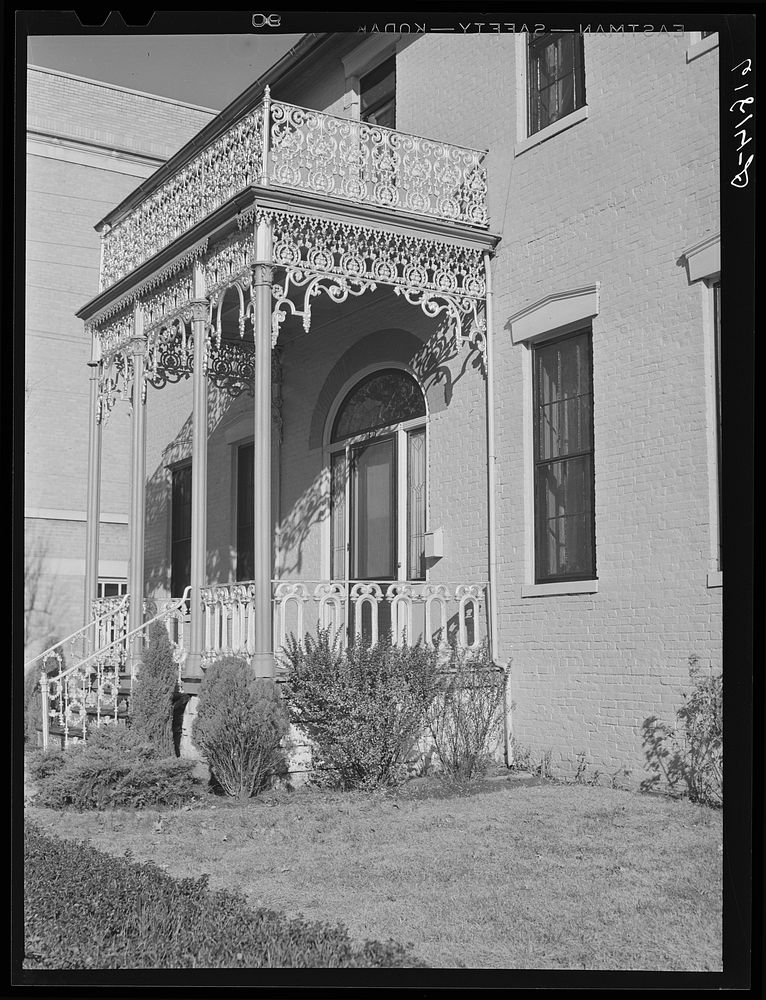 House in Frankfort, Kentucky. Sourced from the Library of Congress.