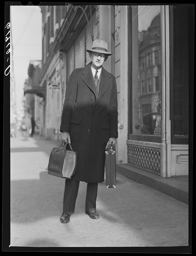Traveling salesman. Paris, Kentucky. Sourced from the Library of Congress.