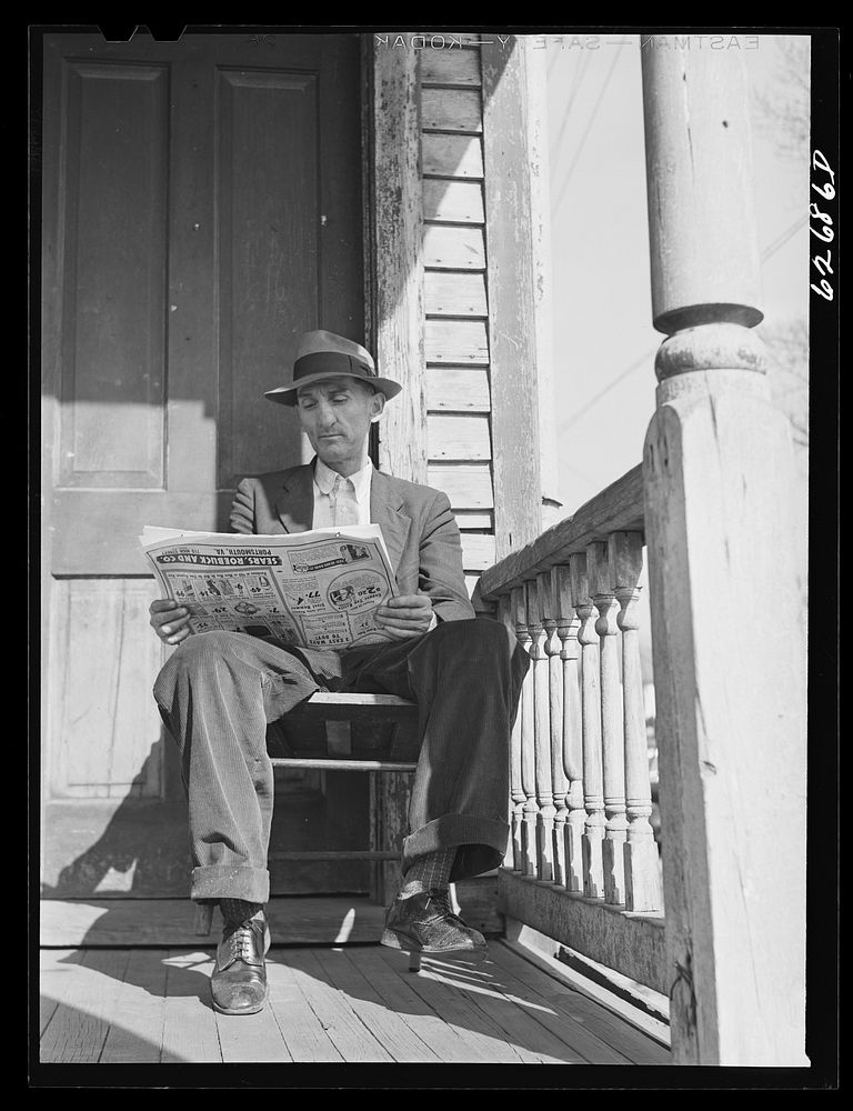 Navy yard worker. Portsmouth, Virginia. Sourced from the Library of Congress.