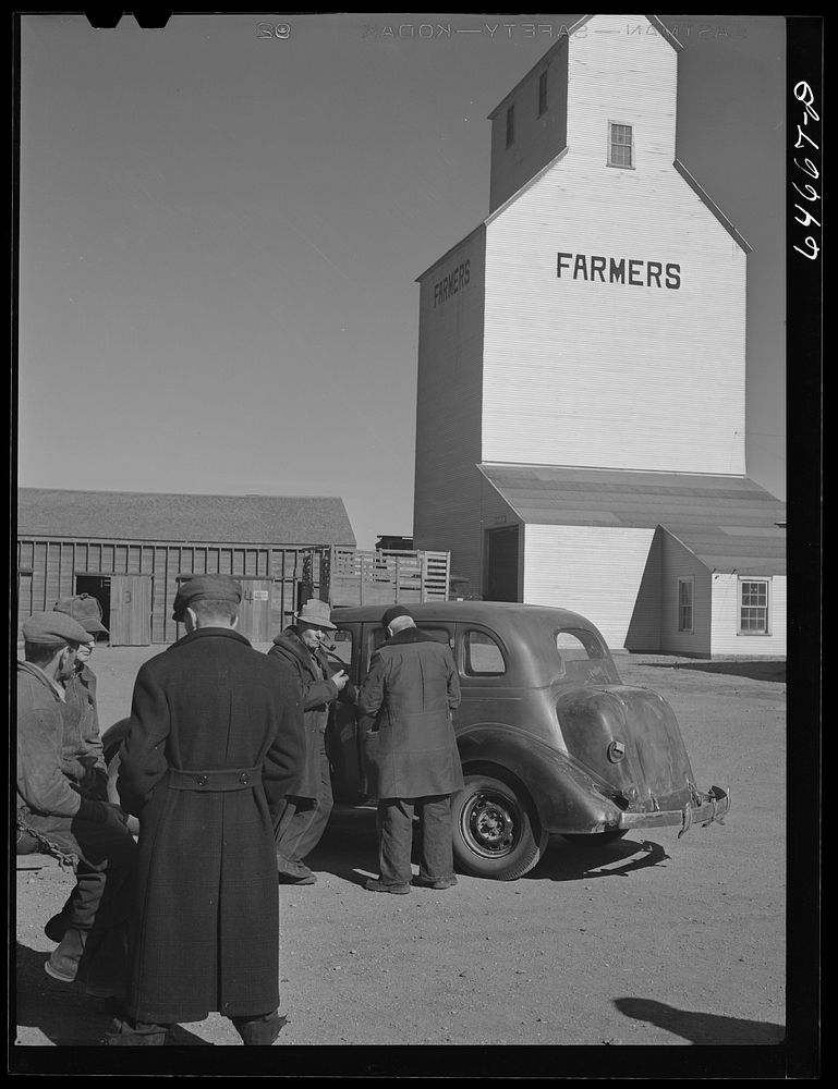 Saturday afternoon, Bowdle, South Dakota. Sourced from the Library of Congress.
