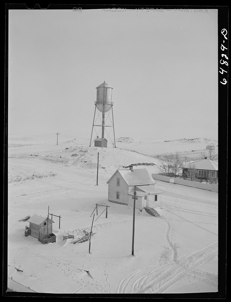 Hettinger, North Dakota. Edge of town. Sourced from the Library of Congress.