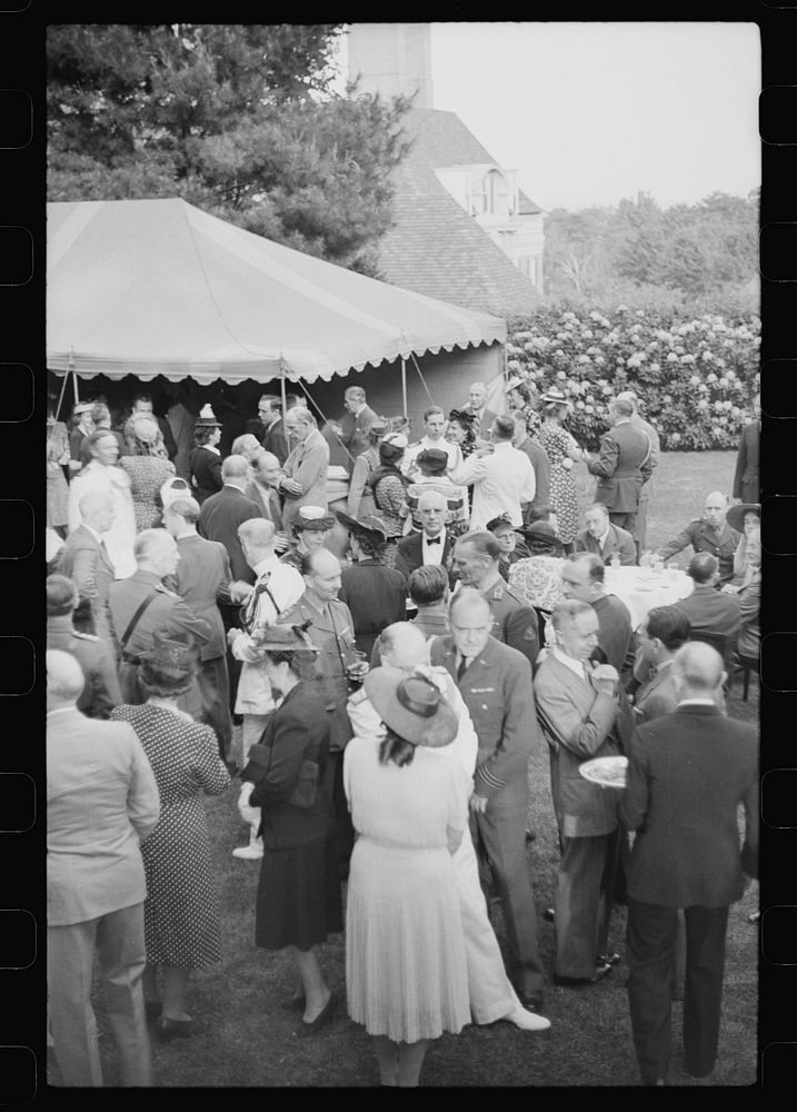 Garden party at the New Zealand Legation. Lord Halifax is in the background. Sourced from the Library of Congress.