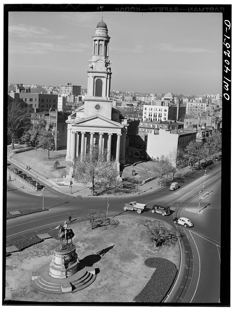 [Untitled photo, possibly related to: Thomas Circle, Washington, D.C.]. Sourced from the Library of Congress.