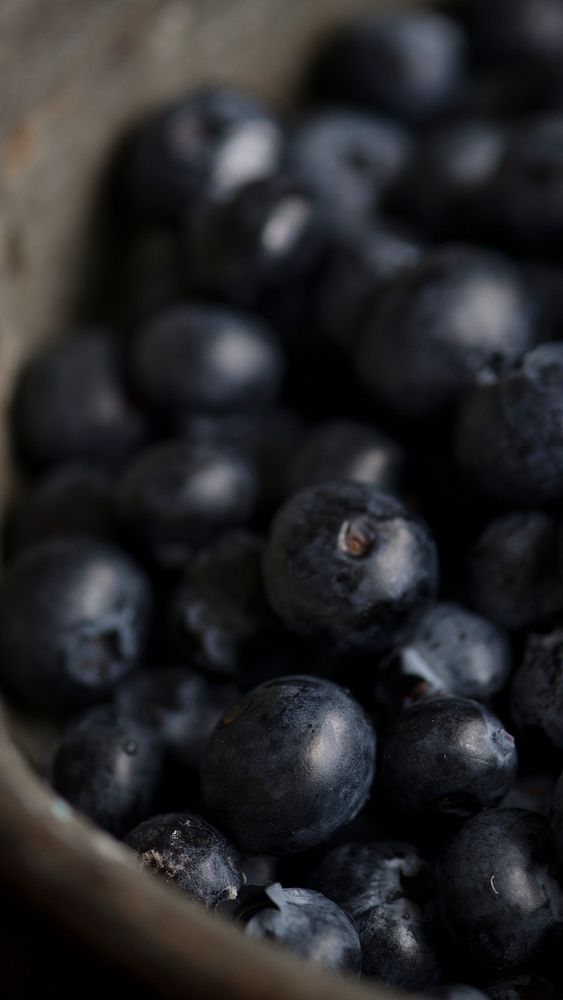 Food phone wallpaper background, fresh organic blueberries