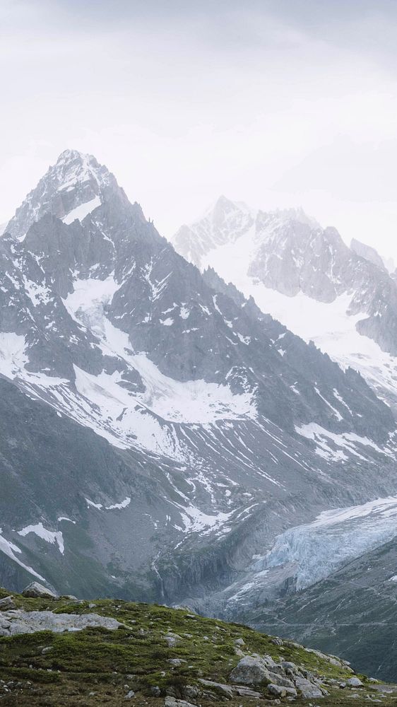 Winter iPhone wallpaper background, Mont Blanc massif mountain