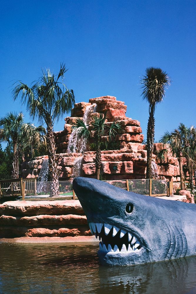 Shark overall, Rainbow Falls Golf, Myrtle Beach, South Carolina (1988) photography in high resolution by John Margolies.…
