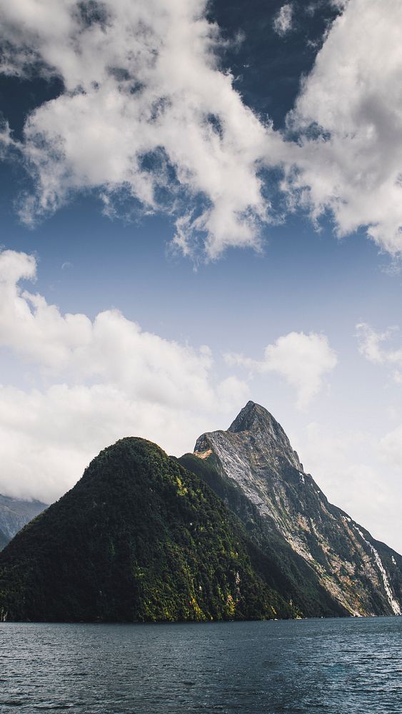 Mountain mobile wallpaper background, Mitre Peak in Milford Sound, New Zealand