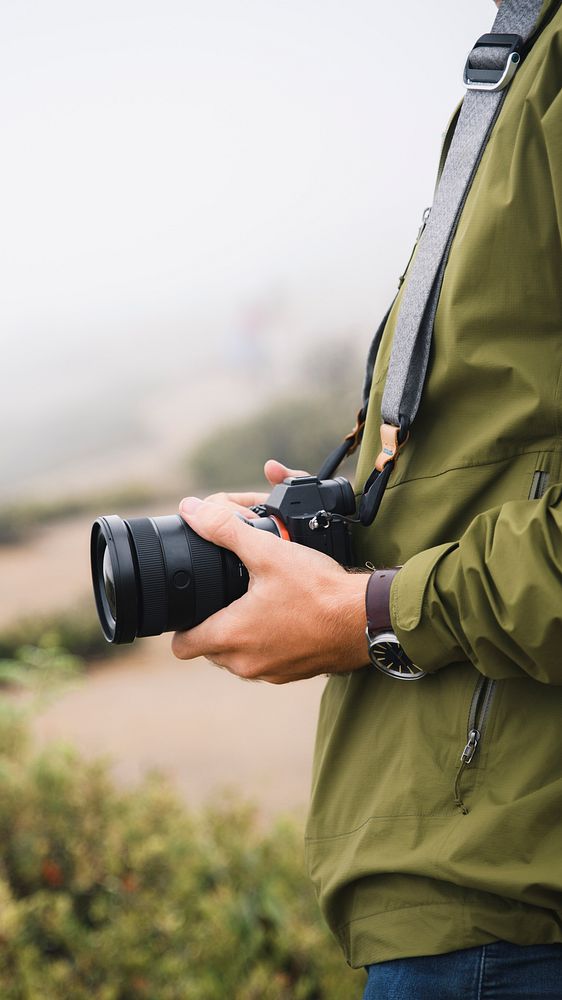 Travel phone wallpaper background, photographer in the Chinese nature