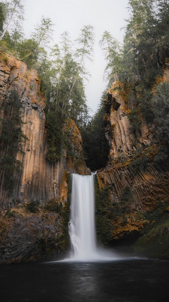 Nature mobile wallpaper background, Toketee Falls in Oregon, USA