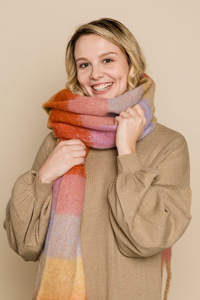 Blonde woman wearing a big scarf