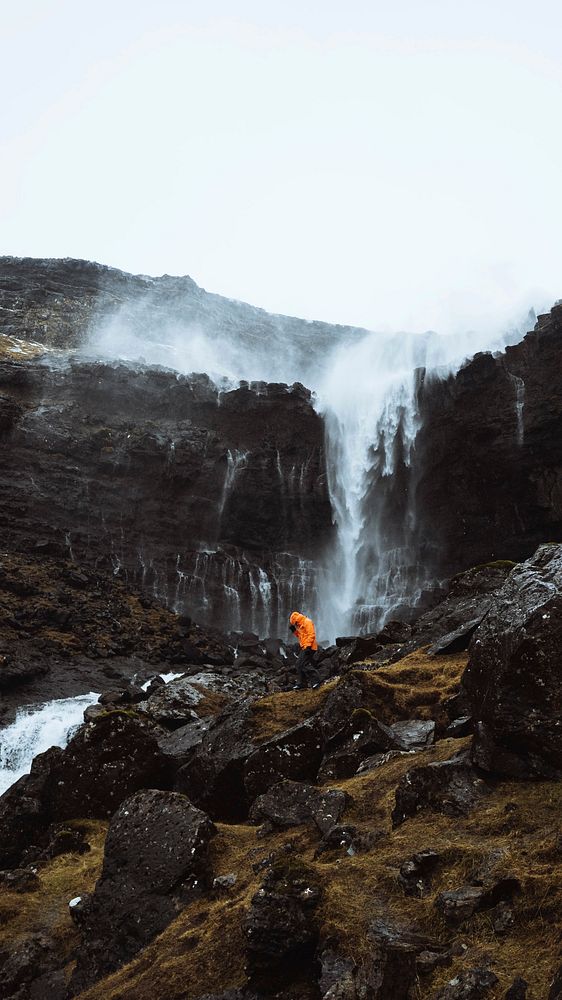 Nature phone wallpaper background, Foss&aacute; waterfall in the Faroe Islands