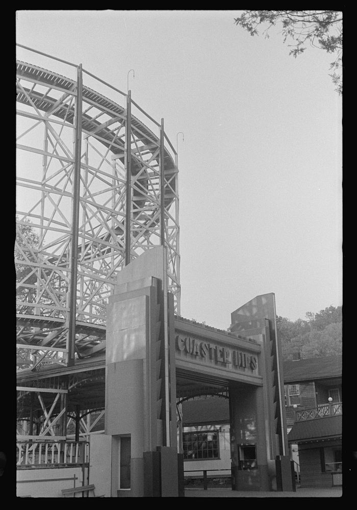 Glen Echo, Maryland. A view of Glen Echo Park showing the entrance to the coaster dips. Sourced from the Library of Congress.