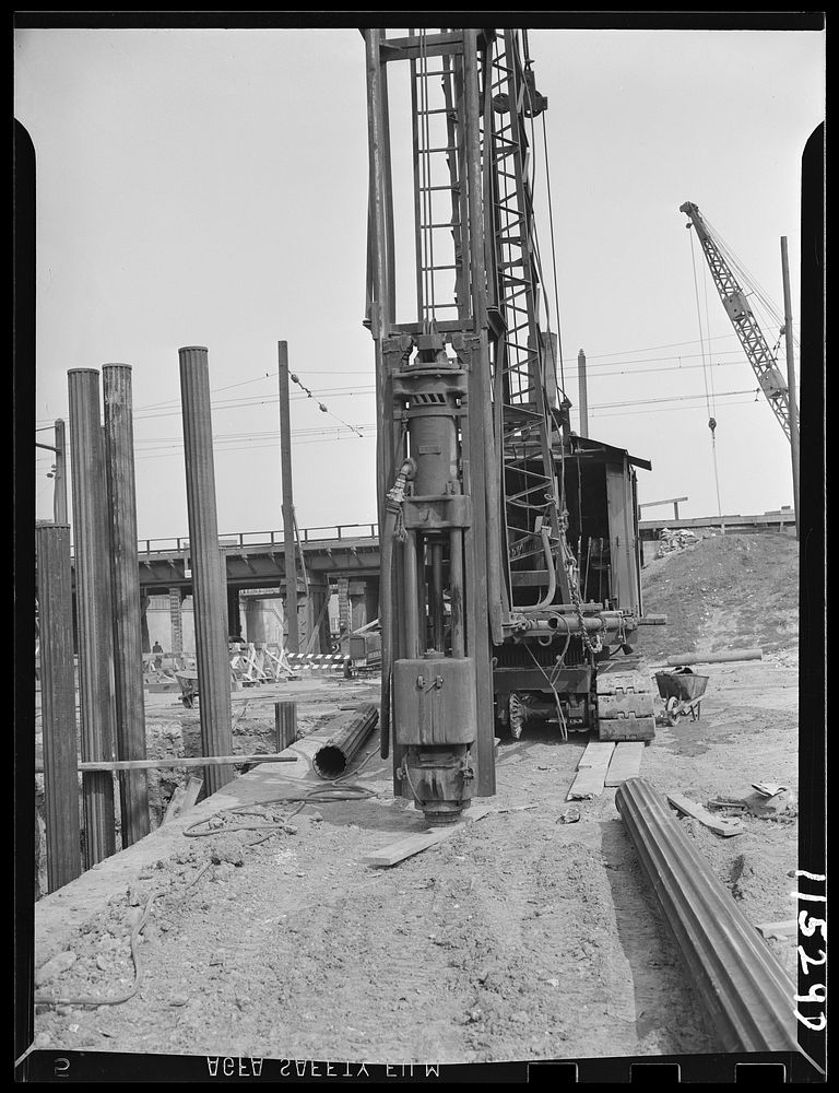 Washington, D.C. Steam hammer used to drive piles. Sourced from the Library of Congress.