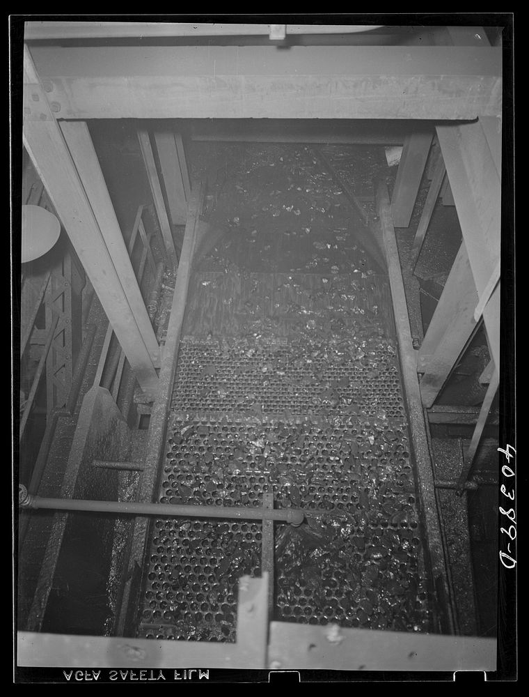 Gilberton, Pennsylvania. Coal on the grate in the Saint Nicholas breaker. Sourced from the Library of Congress.