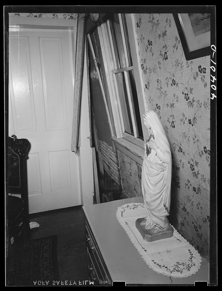 Gilberton, Pennsylvania. Corner of a room in Francis Ploppert's house. Sourced from the Library of Congress.