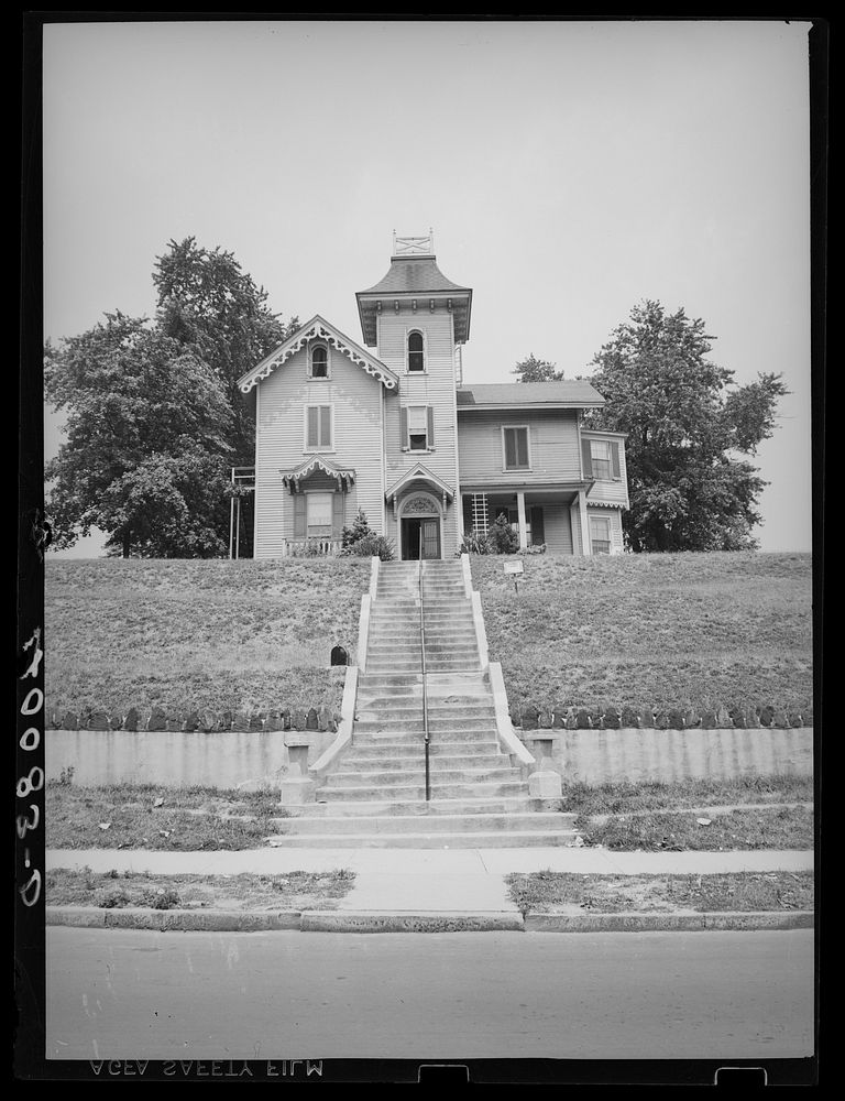House in Baltimore, Maryland, at Baltimore Street and North Avenue. Sourced from the Library of Congress.